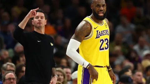 “欧冠激战：加拉塔萨雷与曼联战平3-3，门将奥纳纳失误多，曼联晋级前景堪忧”